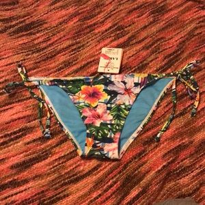 ‼️SOLD‼️Pretty floral bikini bottom
